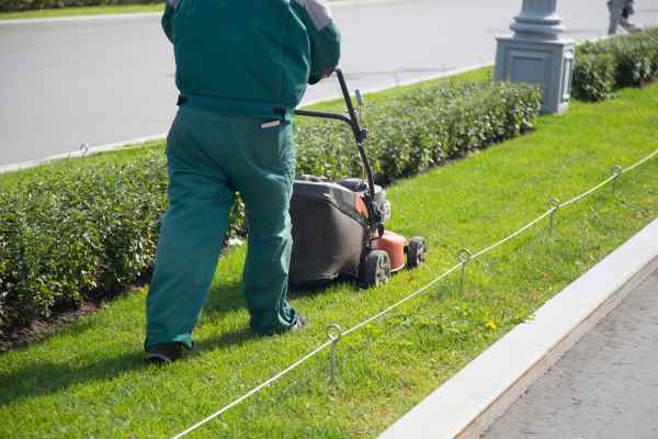 5 Ways to Find the Best Lawn Company for Commercial Properties 3